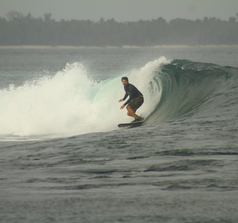 Surf backside mentawai