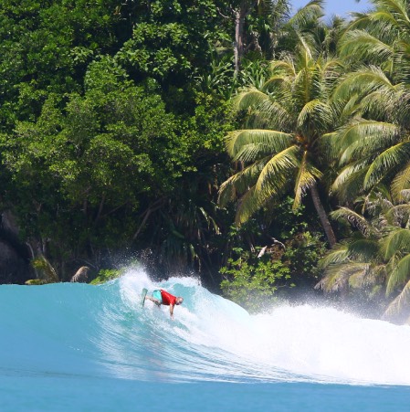 Burgerworld , la vague facile des mentawai